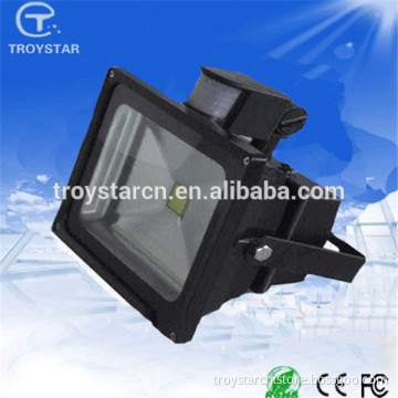High quality outdoor use IP65 waterproof 50w PIR motion sensor led solar dusk to dawn flood light